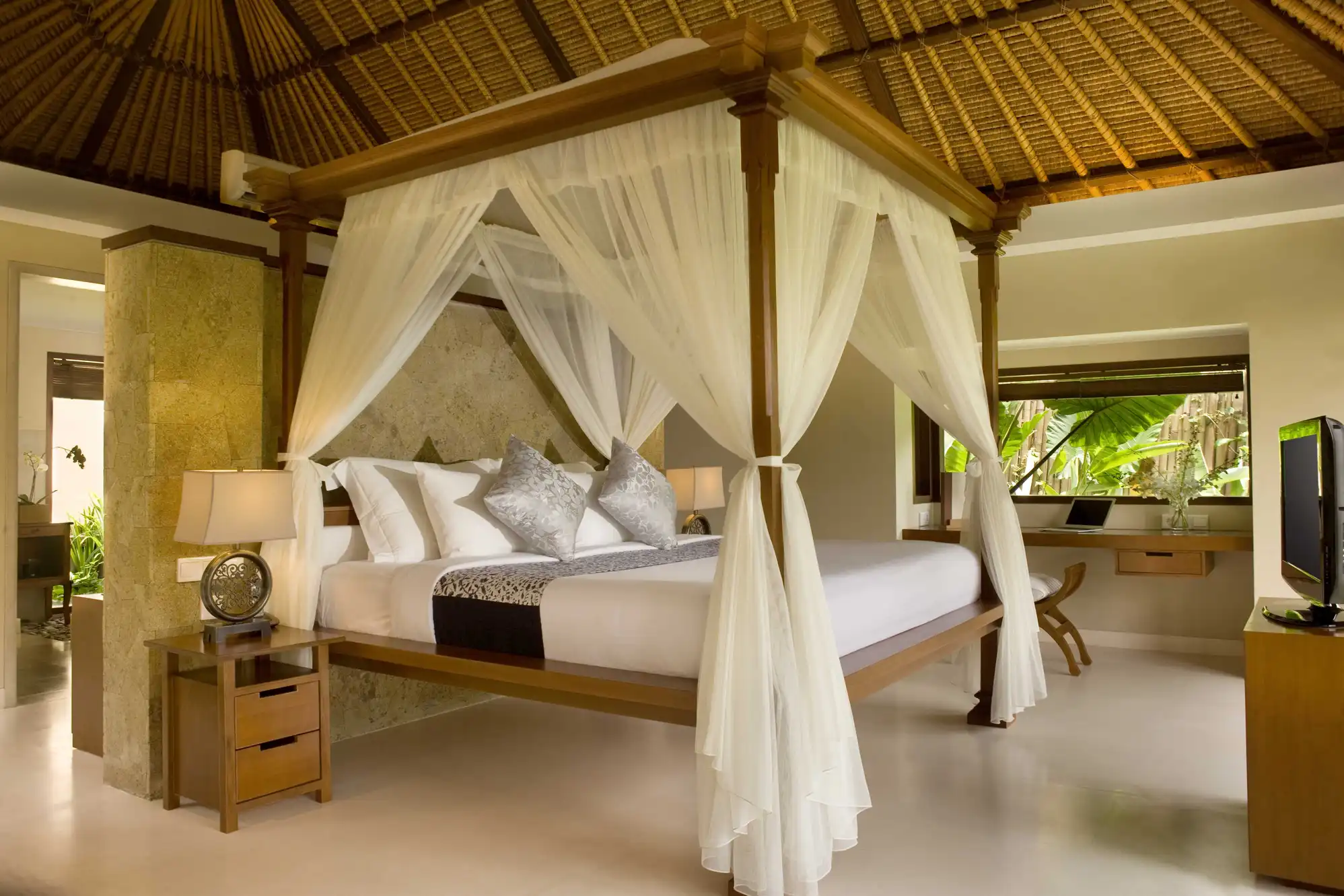 2024/12/Valley-Pool-Villa-Interior1.png
